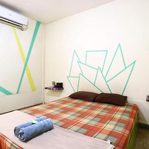 Kamar double standard